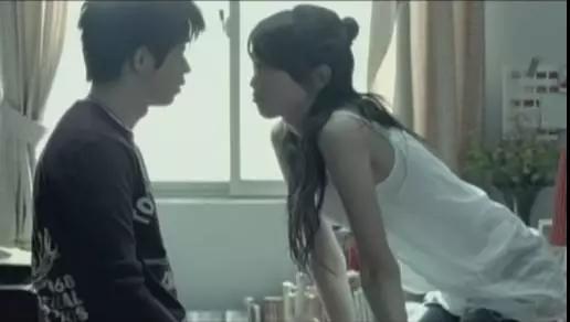 国产调教喝尿吞精视频,调教背后的惊人真相